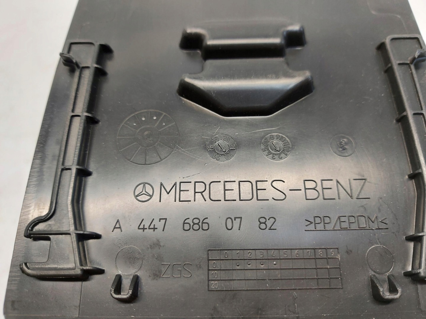 MERCEDES W447 spoiler nadkola front left A4476860782
