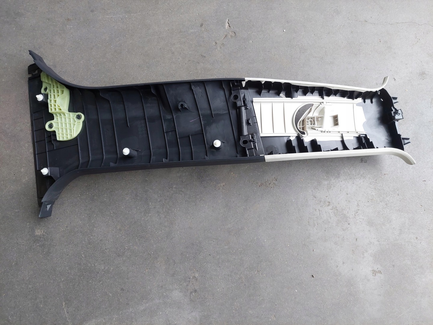 Blende Abdeckung SLUPKA B links LEXUS ES VII 7 300 H