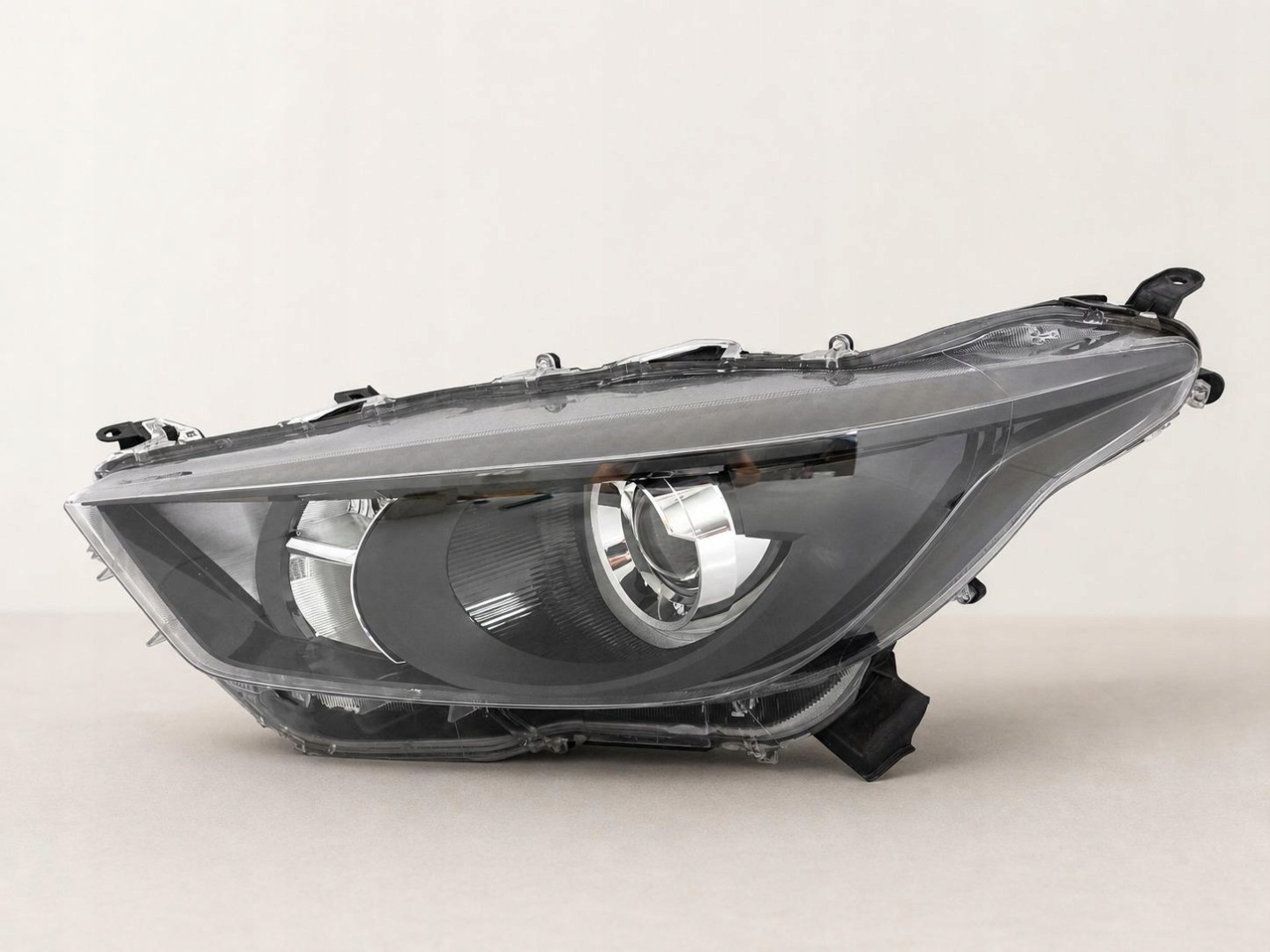 TOYOTA YARIS IV 4 XP210 20- light normal lens left front EUROPA