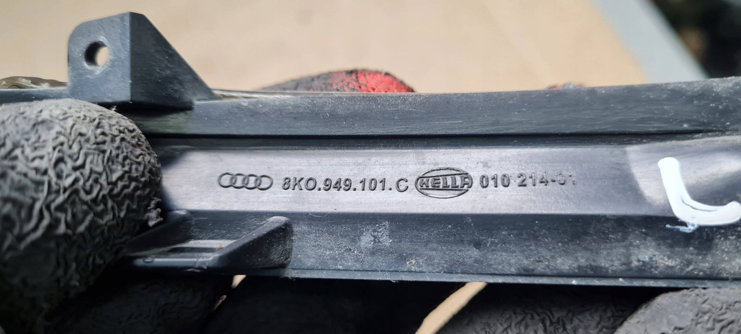 Audi A4 S4 B8 8K indicator blinker W LUSTERKU left LED 8K0949101C A5 8T