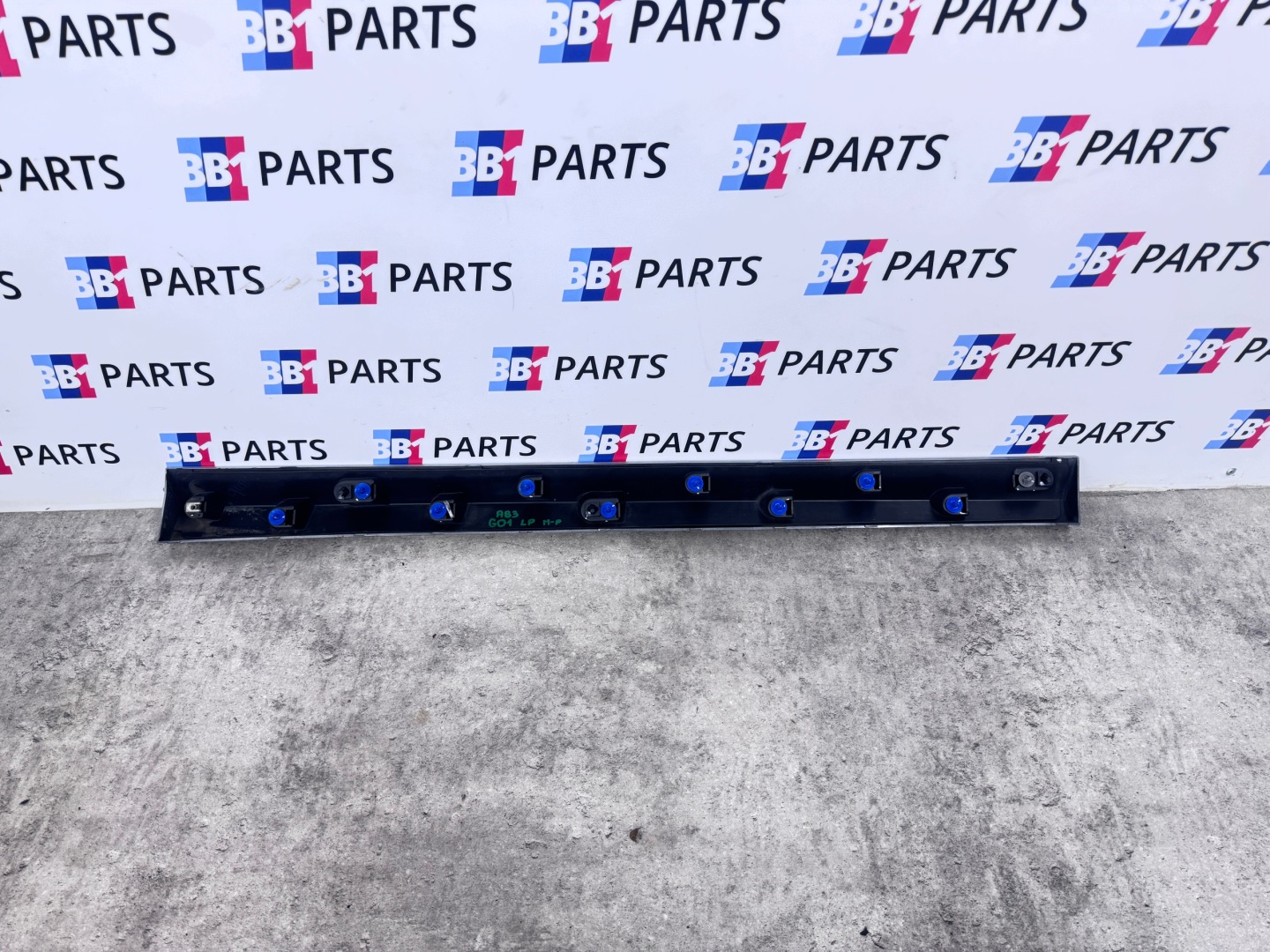 BMW G01 X3 G02 X4 moulding lower door m-packet left front A83 8064795