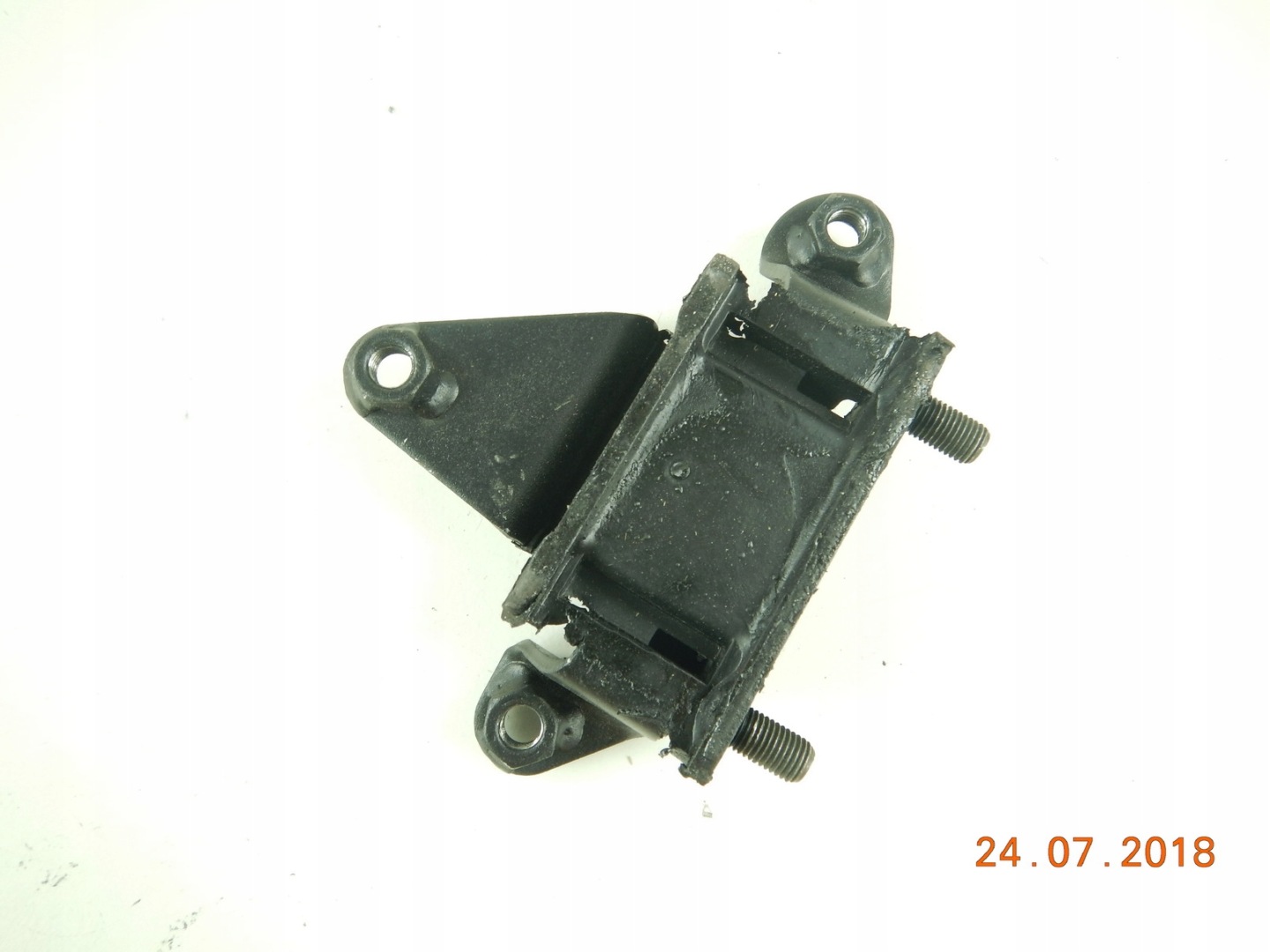 bracket of the engine SUZUKI 800 86-14 / 11620M84152