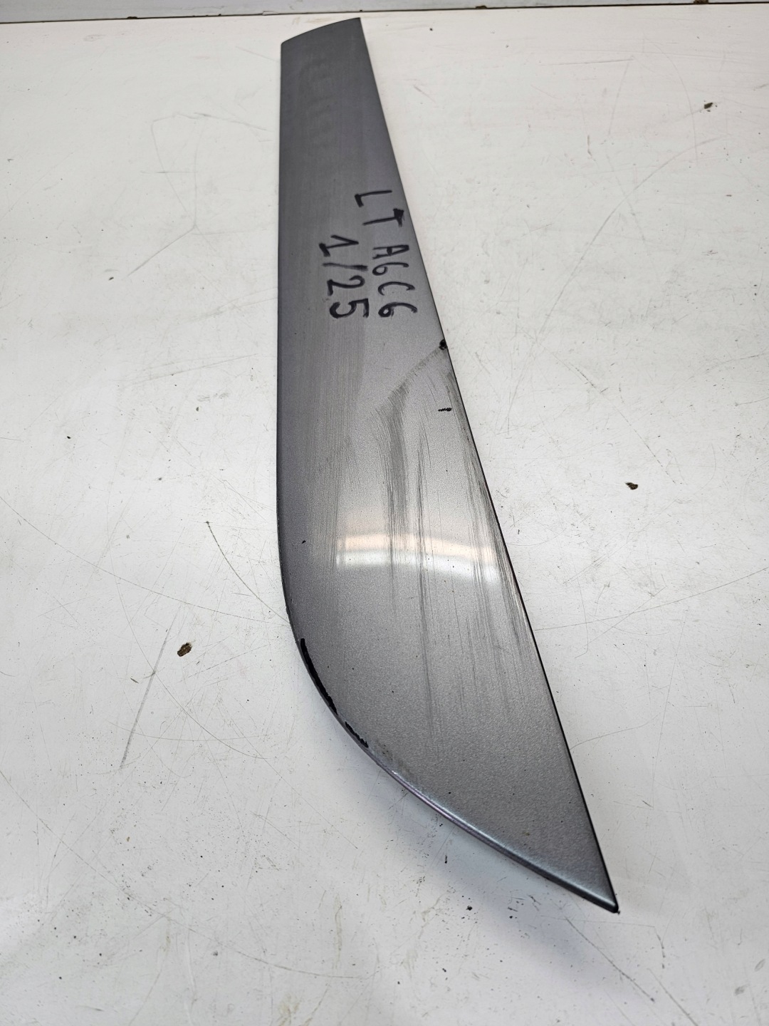 moulding door lower left rear part AUDI A6 C6 1/25