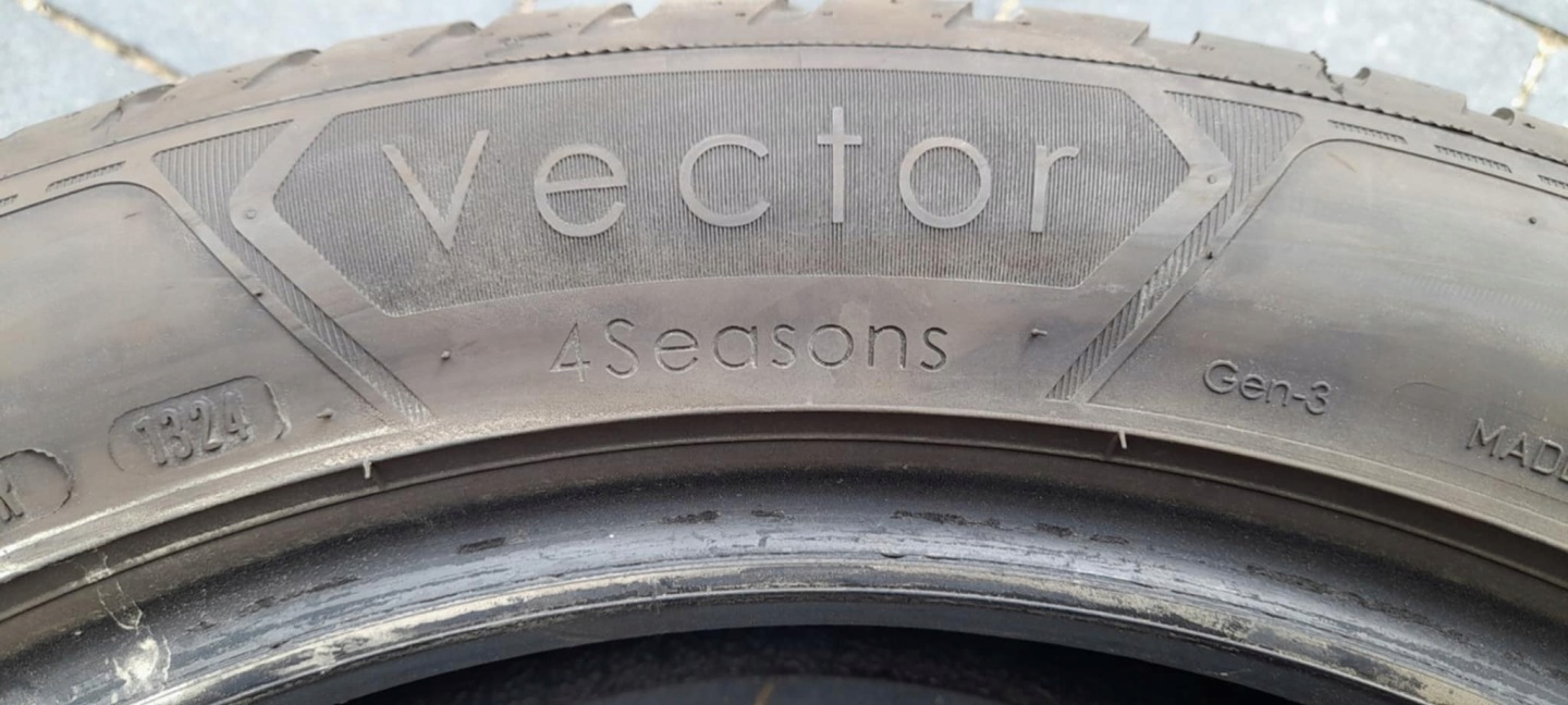 GOODYEAR VECTOR 4SEASONS GEN3 235/50R19 103W