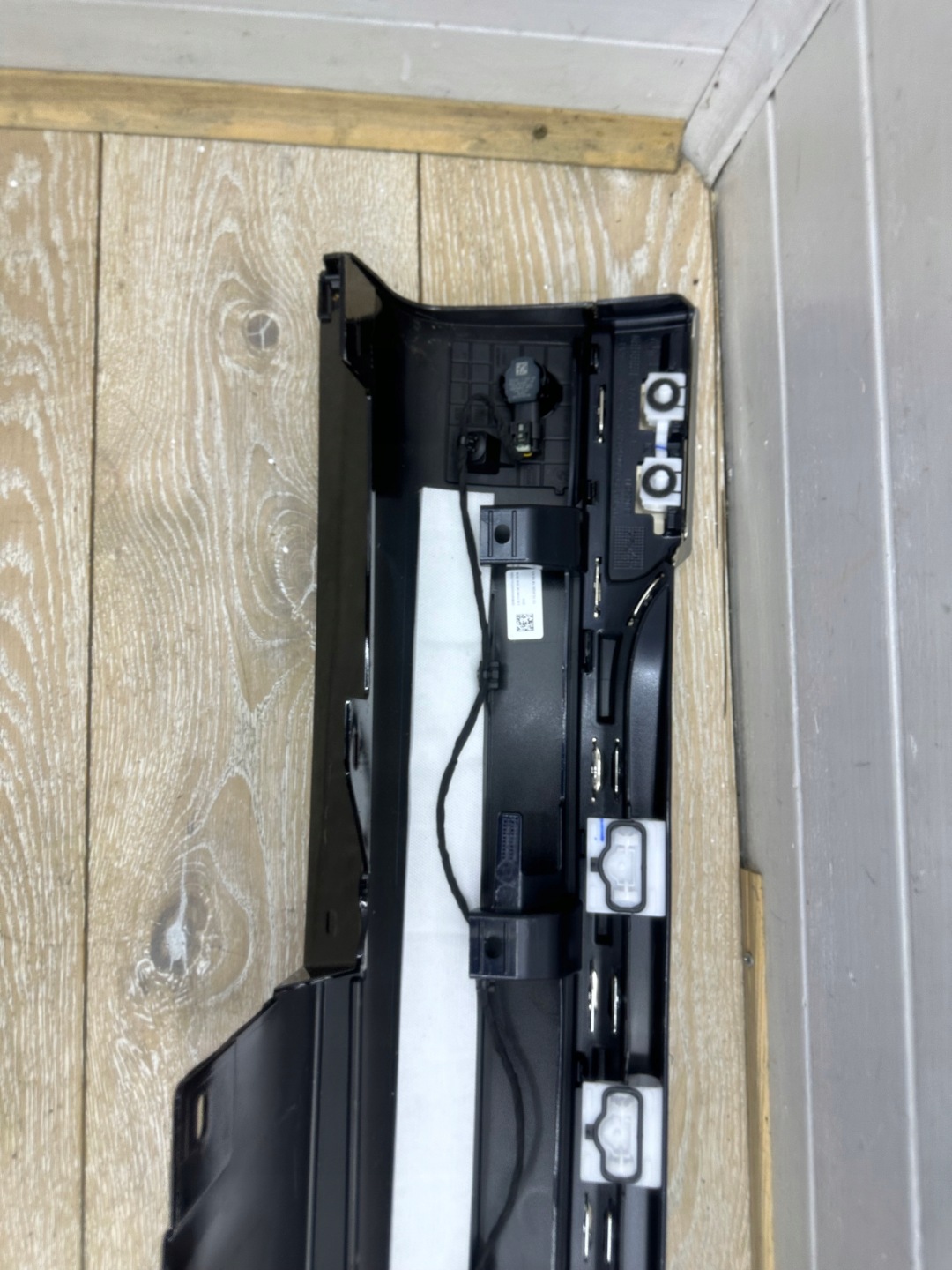 moulding threshold left BMW 7 G70 i7 Electryk E Drive 22
