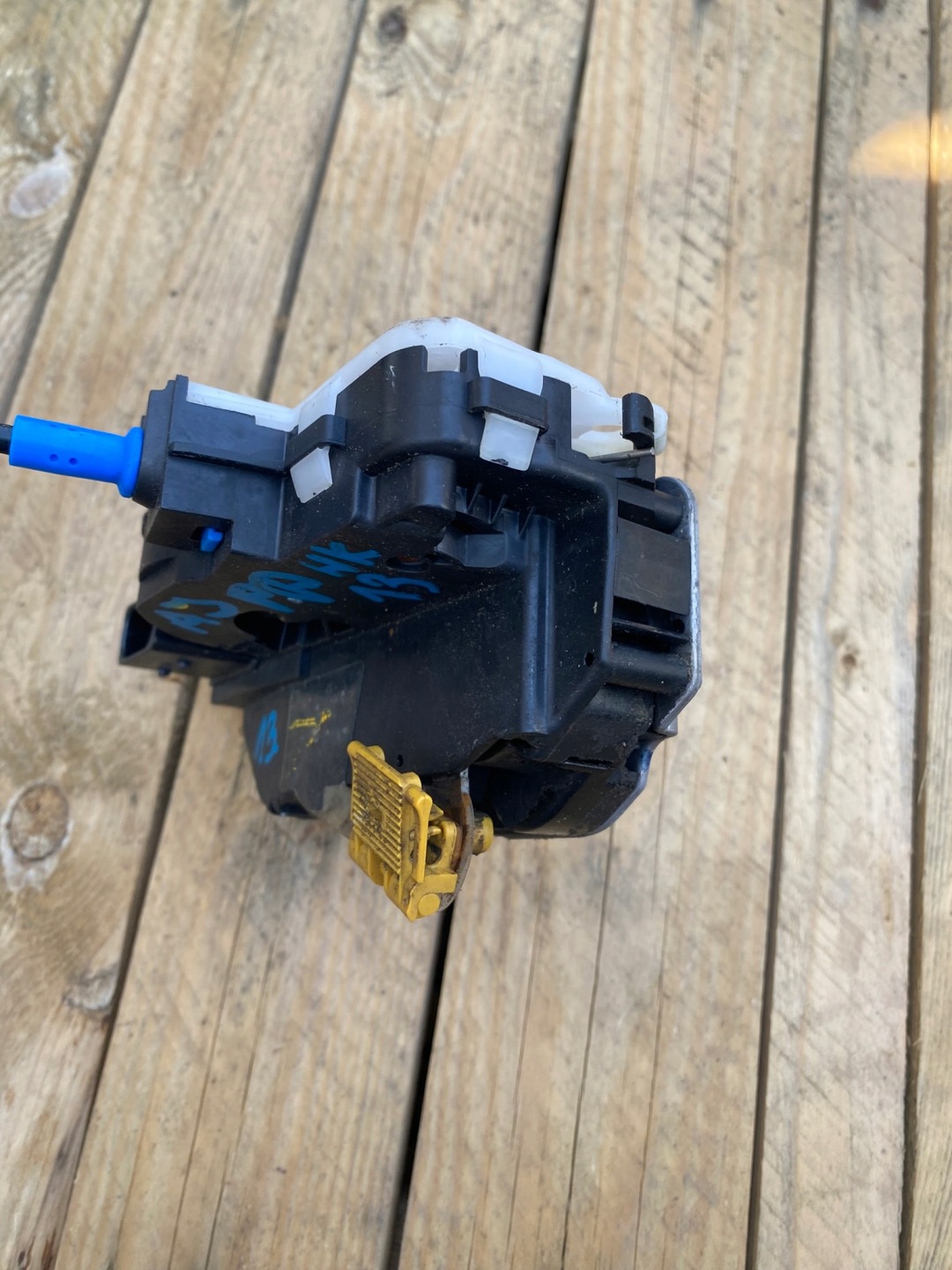 lock door right front opel astra j 6 pin
