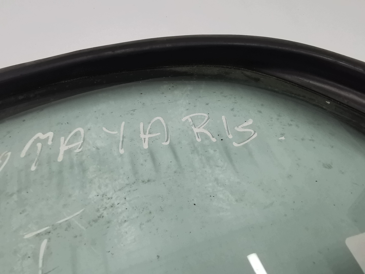 window bodywork left rear part rear TOYOTA YARIS II 68189-0D010