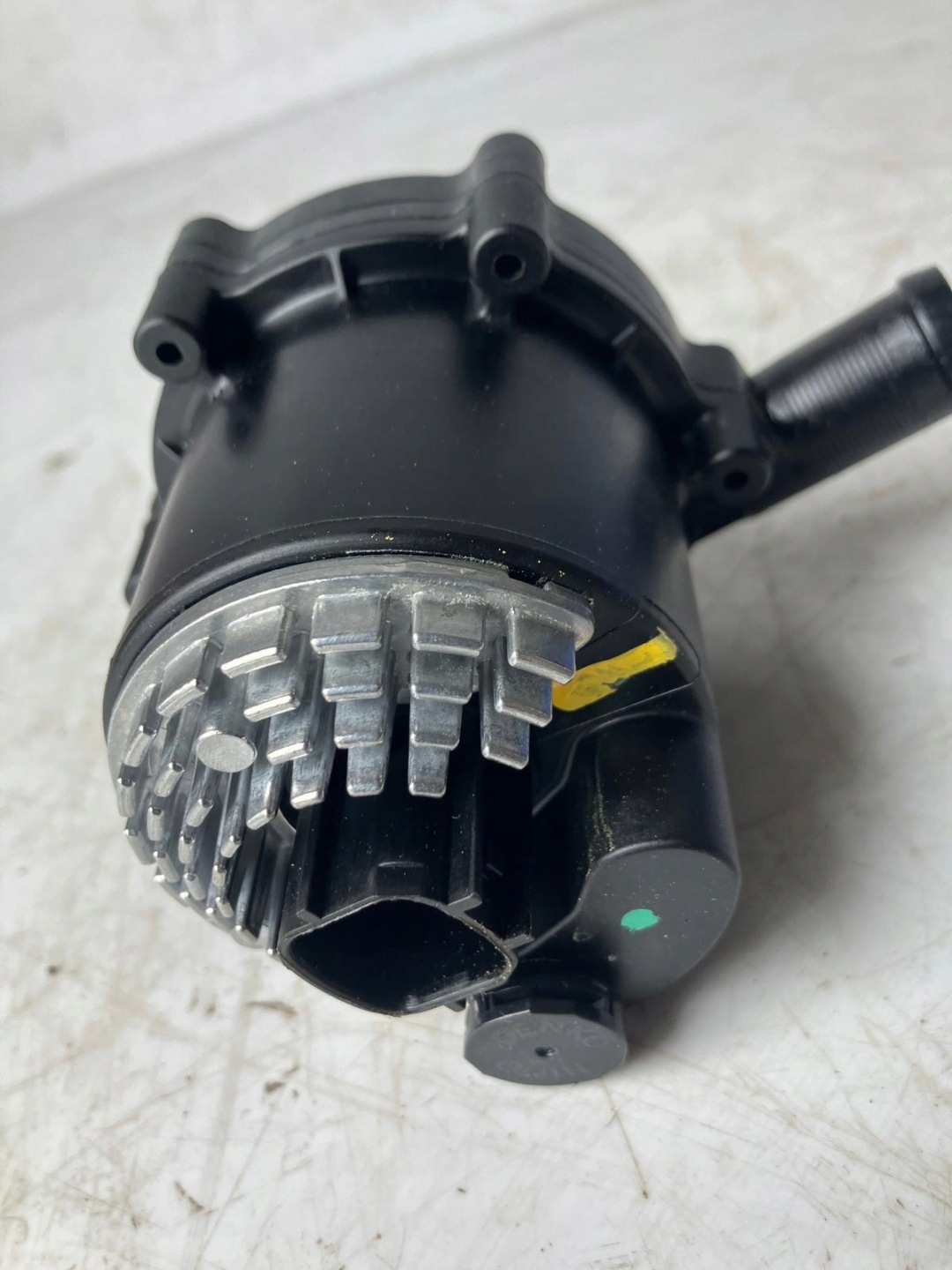 water pump TESLA MODEL S LIFT 1067473-00
