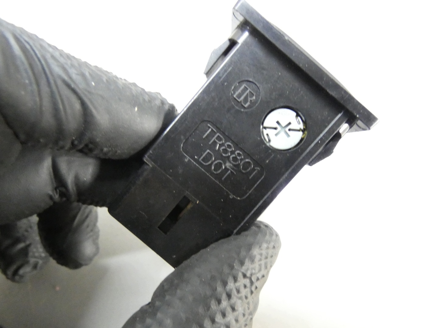 switch button TRC OFF TOYOTA AVENSIS T25 03-09 TR8801