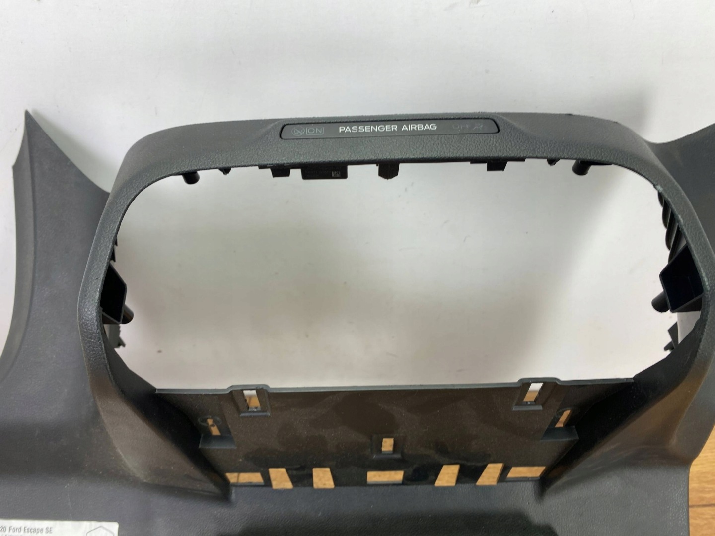Boîte Châssis Console du tableau de bord Ford Kuga MK3 2020+