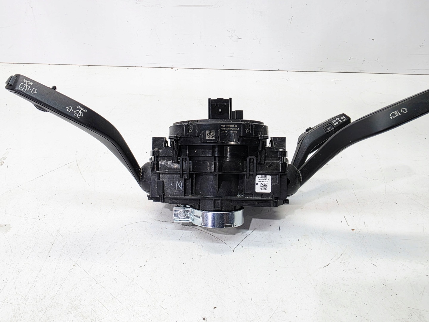 steering wheel levers and controls below AKTYWNY TEMPOMAT AUDI Q5 FY 80A907129CH