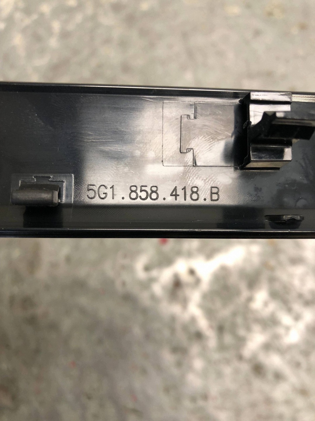 Moulage DEKOR Console VW GOLF VII 5G1858418B