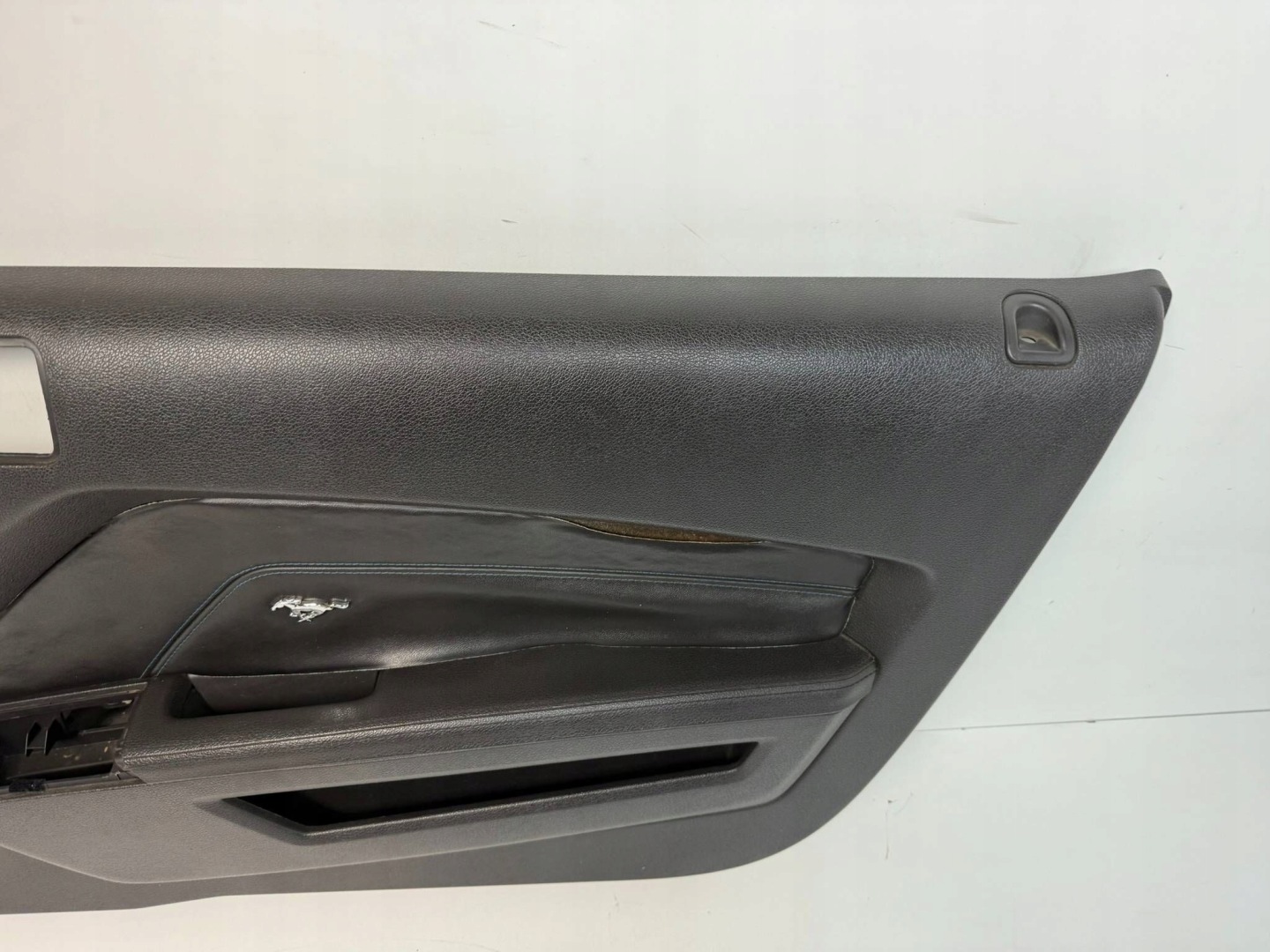 Ford Mustang V 2010 side left front