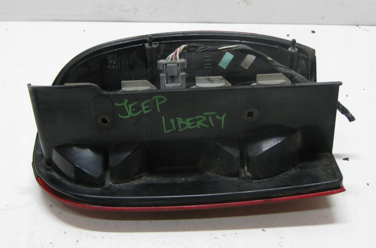 JEEP CHEROKEE LIBERTY KJ 04R REFLEKTOR light rear part left