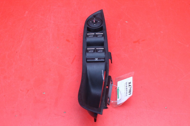 control panel of the window EU AM5T-14A132-CA FORD FOCUS MK3 11-15