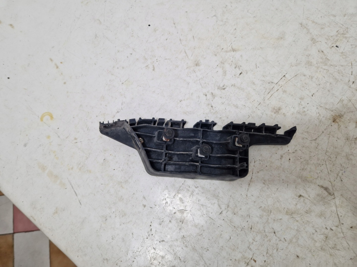 CADILLAC ESCALADE IV 2014 - bumper bracket left front front 23238319