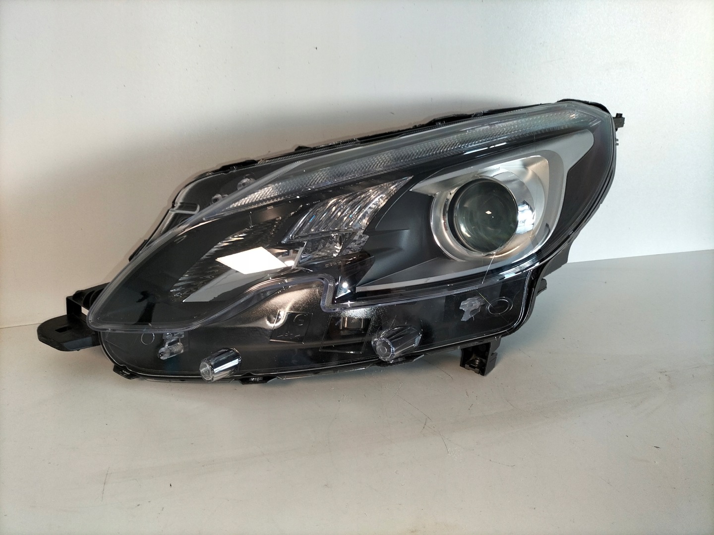 light front reflektor left PEUGEOT 2008 and LIFT 16-19