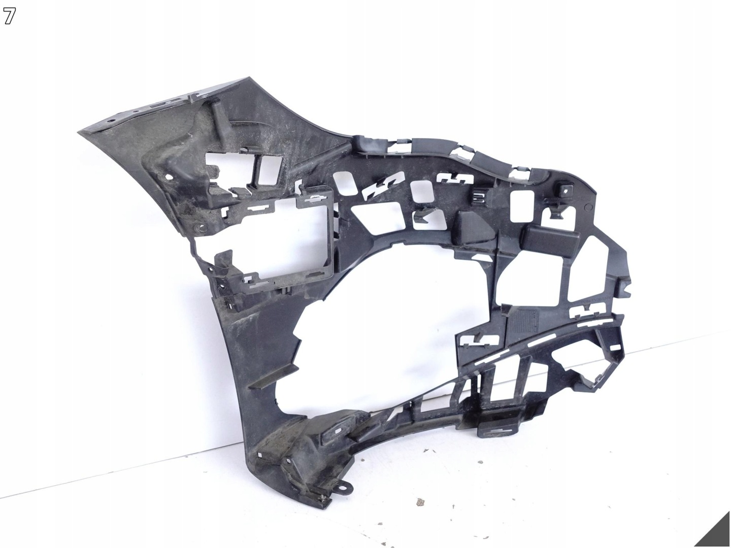MERCEDES E-KLASA W214 AMG LINE 23- support holder W bumper front left