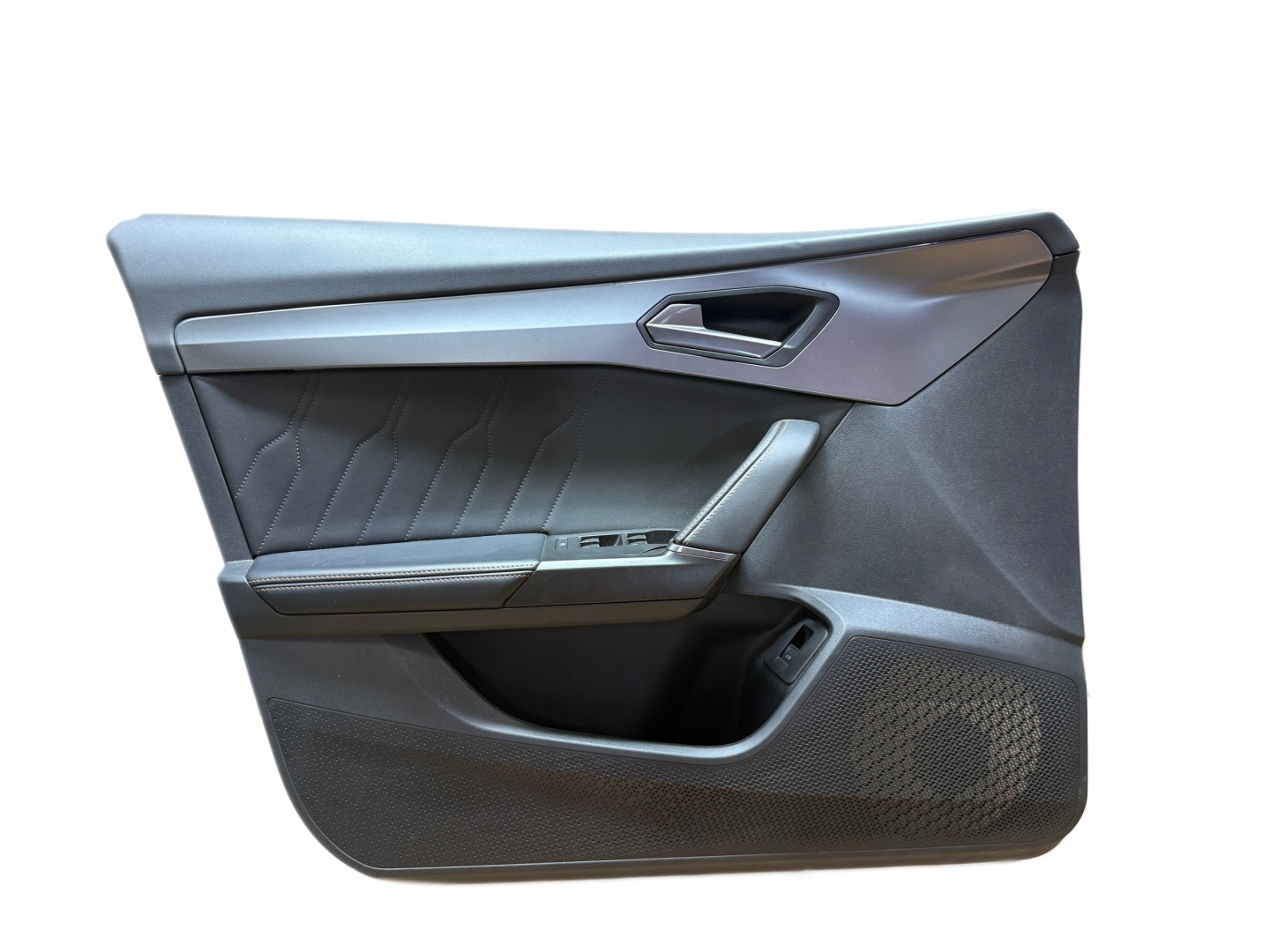 CUPRA FORMENTOR side door left front AMBIENTE