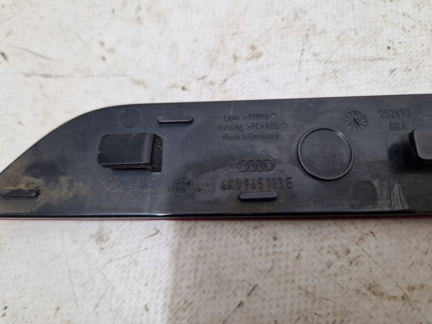 AUDI A6 C8 ODBLASK der Stoßstange links heck hinten 4K0945105E
