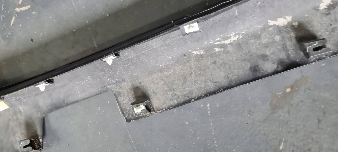 Chrysler Pacifica 2022 moulding cap threshold left PXR