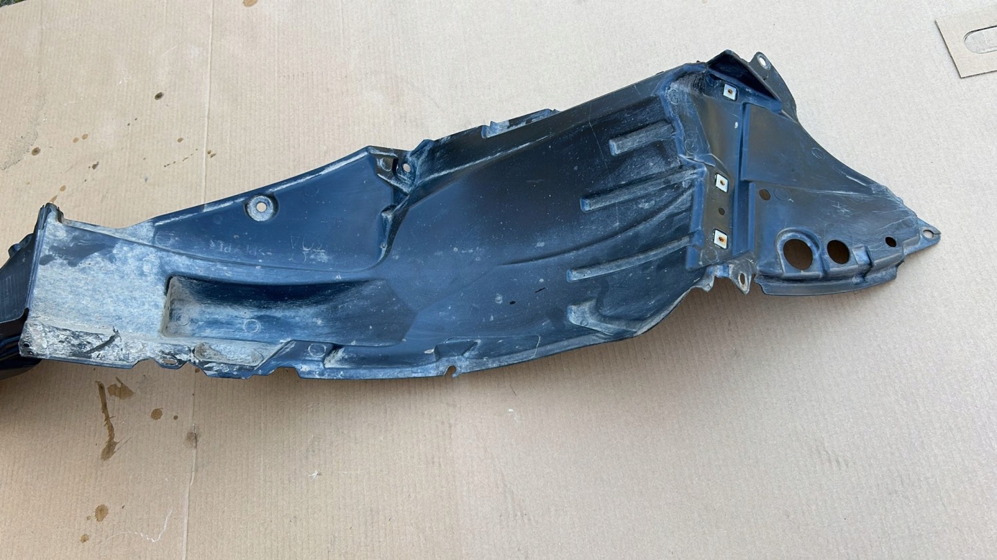 mudguard left left front front TOYOTA AURIS II 12-18