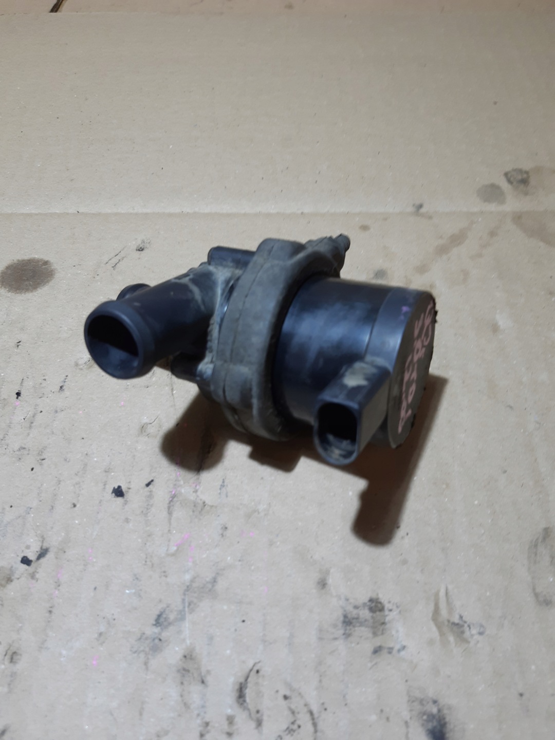 AUDI Q7 4L 3.0 TDI supplementary water pump 7L0965561