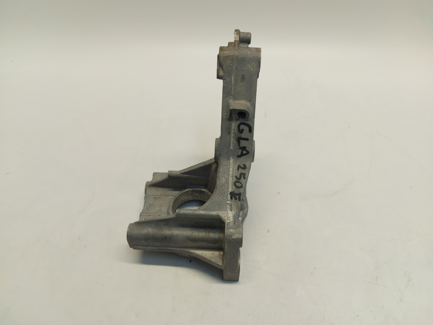 Mercedes GLA 250e LIFT II H247 Support Support A2822258000