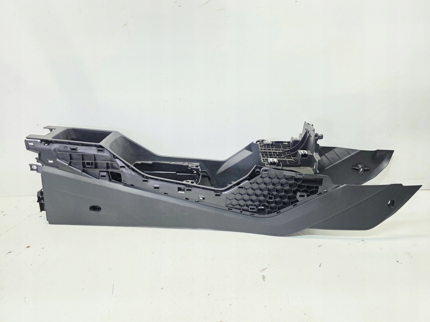 TUNEL mitte AUDI Q4 E-TRON 89A863242A 4PK