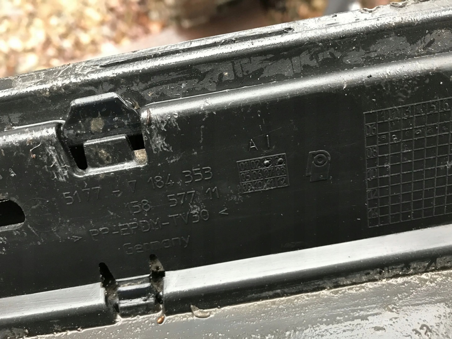 moulding threshold left BMW 1 E87 7184353