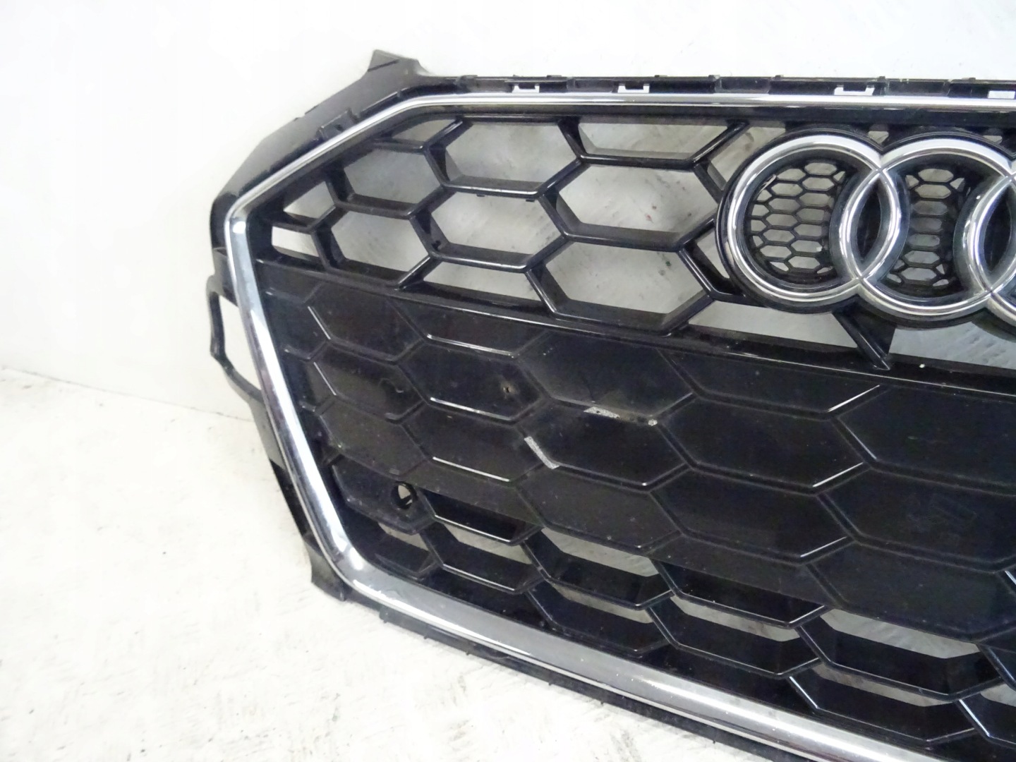 front PREKLADgrill front front AUDI A4 B9 8W0 LIFT S-LINE 8W0853651EB
