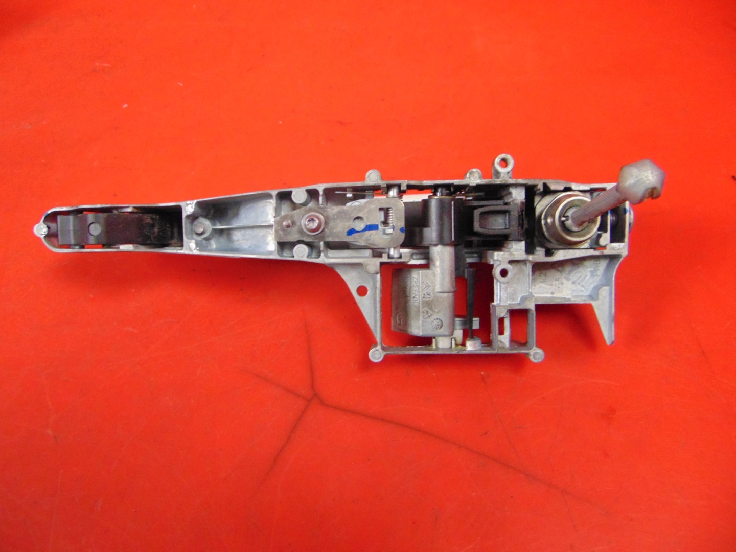 PEUGEOT 2008 and handle door left front KWE