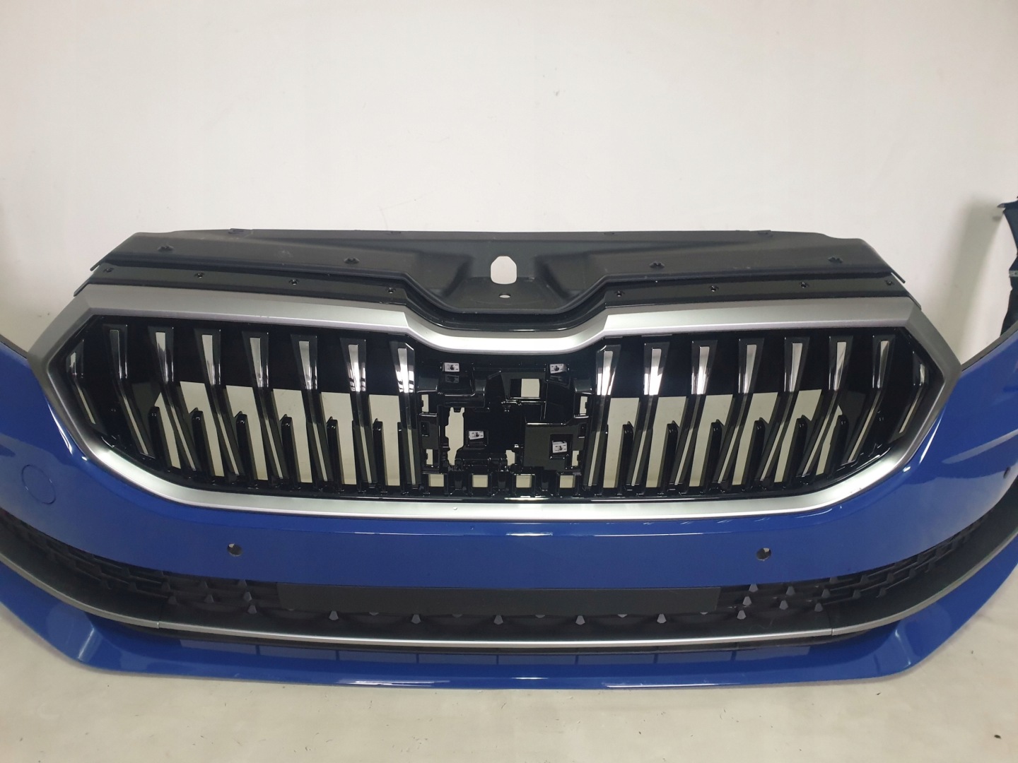 SKODA SUPERB IV 3P0 23-> bumper front front 4 x PDC cover 3P0807221