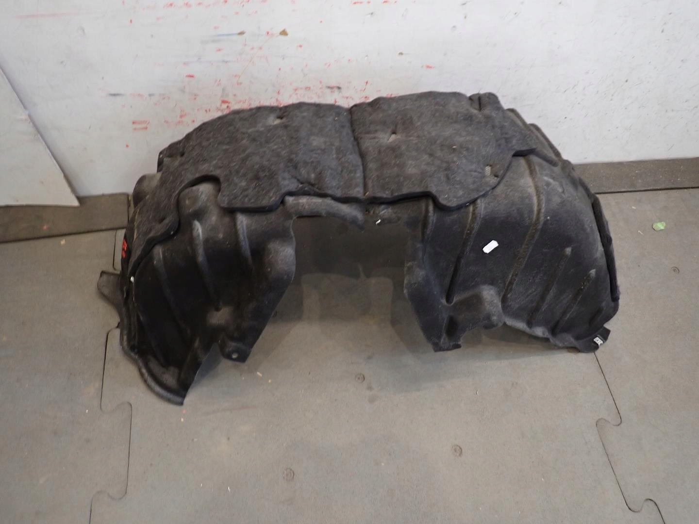mudguard left rear part AUDI A4 B9 2015- 8W0810171L