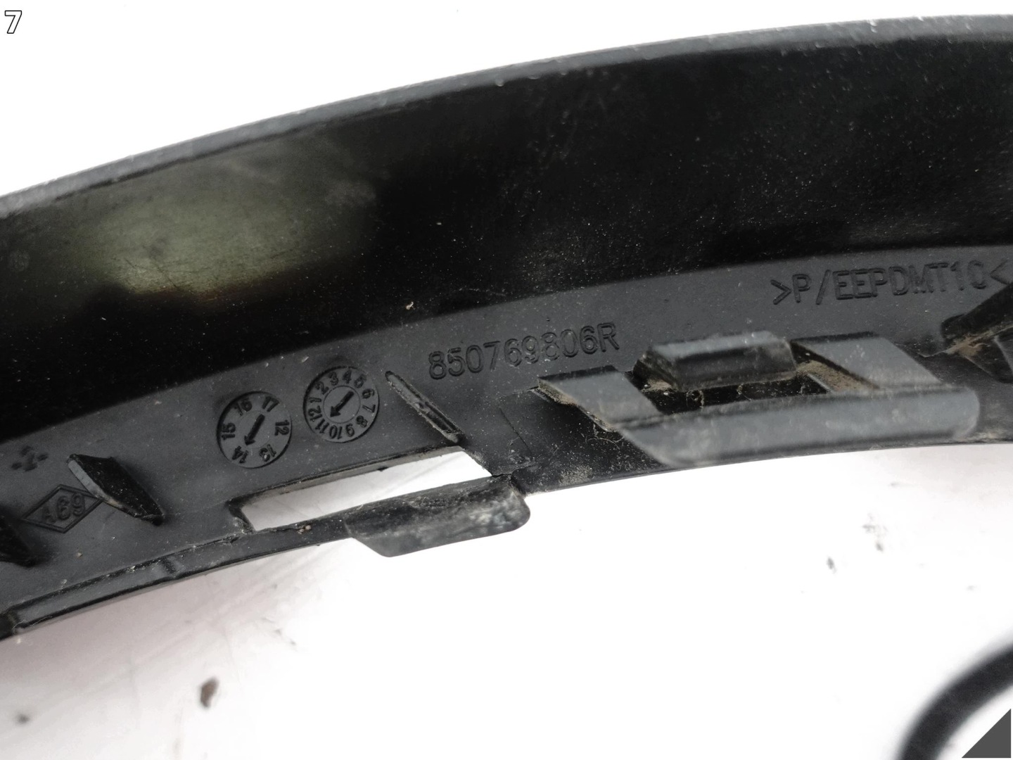 RENAULT CLIO IV HATCHBACK 12-16 decorative trim below LAMPE bumper right rear part