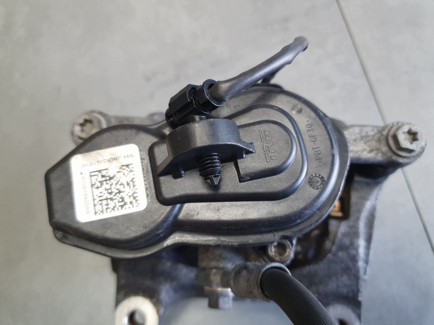 Audi Q7 4M caliper brake left rear part rear 4M0615405AR