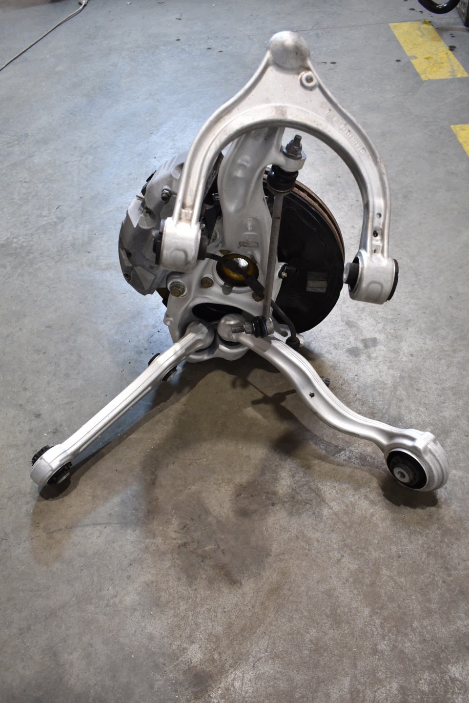 IDEALNE sususpension front front left MERCEDES W214 4MATIC A2143320300