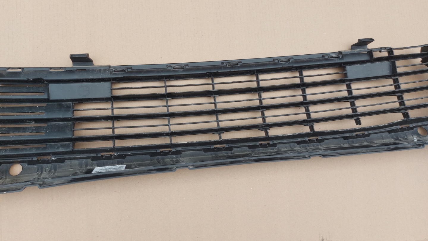 grid of a bumper central front front TOYOTA PROACE CITY OPEL COMBO E 18