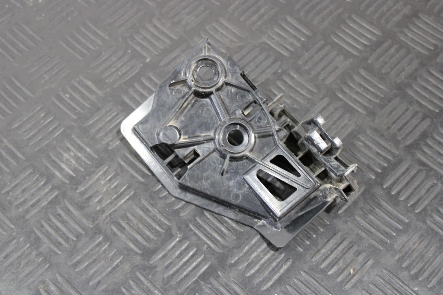 support holder left rear part 5NN807393A VW TIGUAN II 2 5NA ALLSPACE