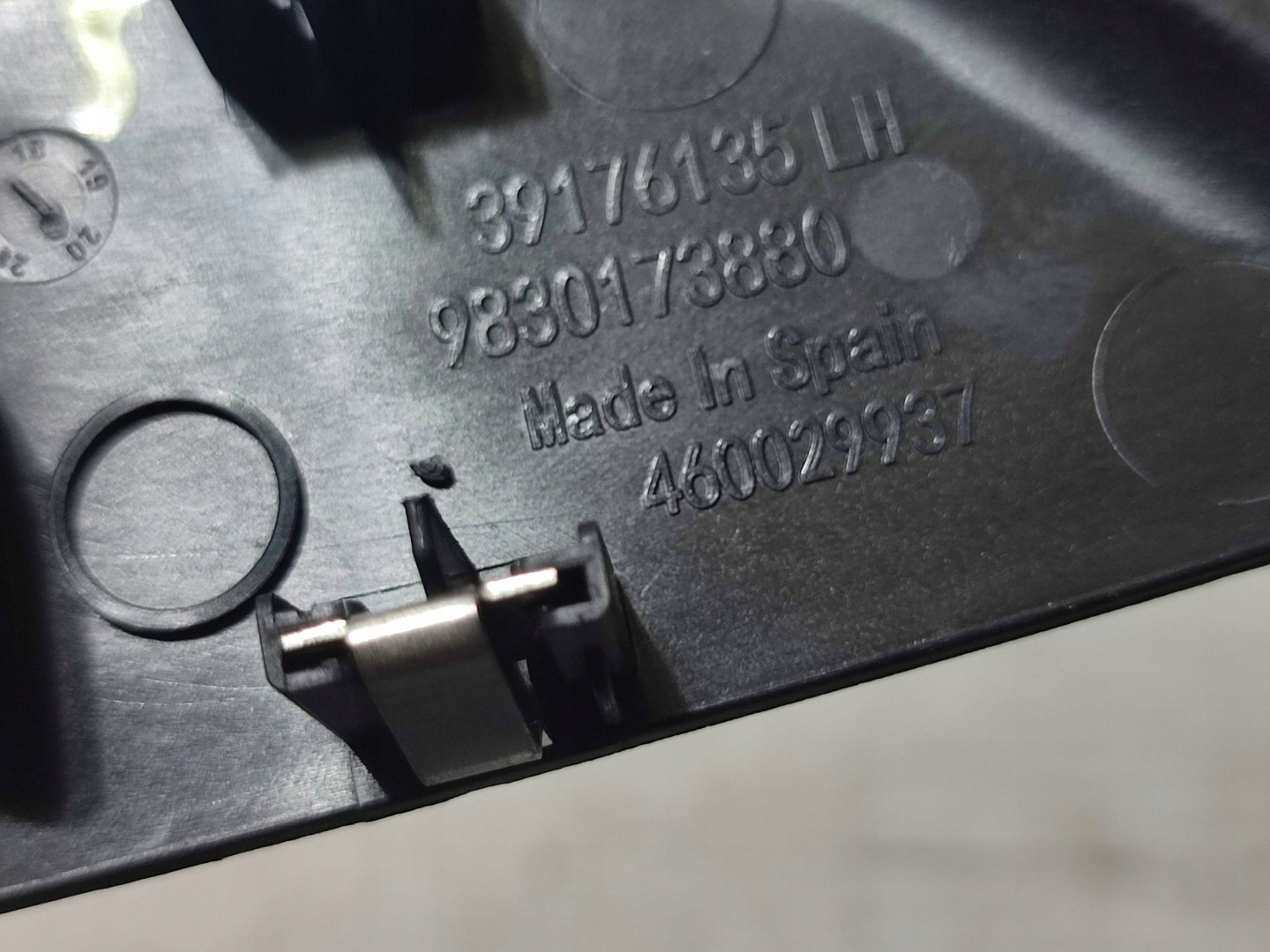 Opel Corsa F 2020 rear part side left frame controls of the window