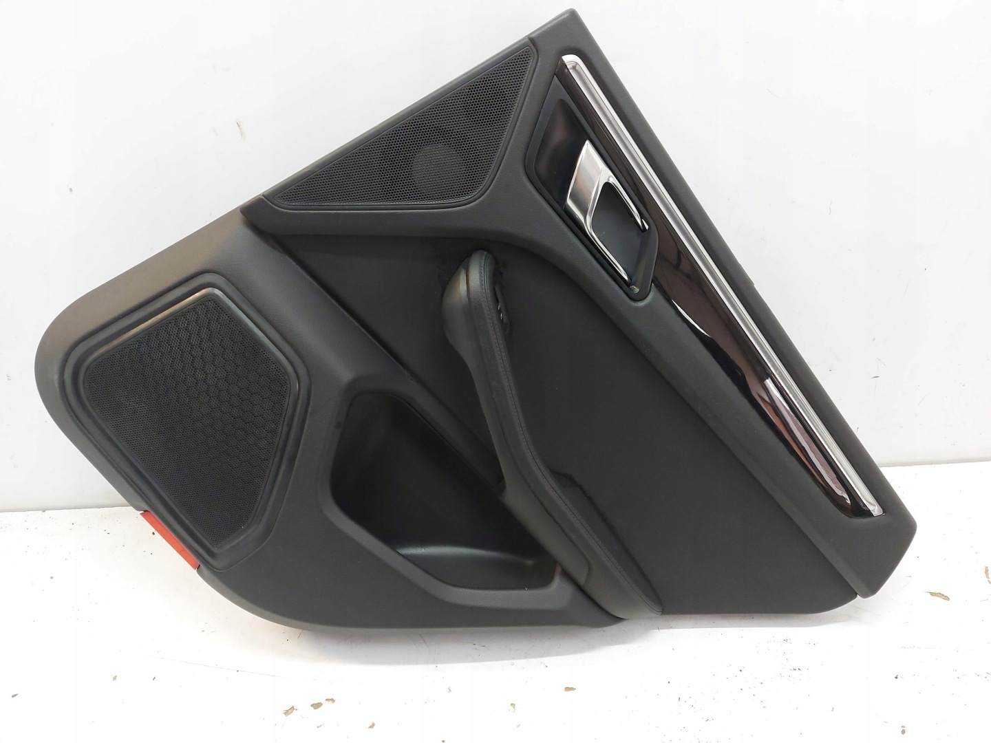 Porsche Macan 95B upholstery side door right rear part blinds