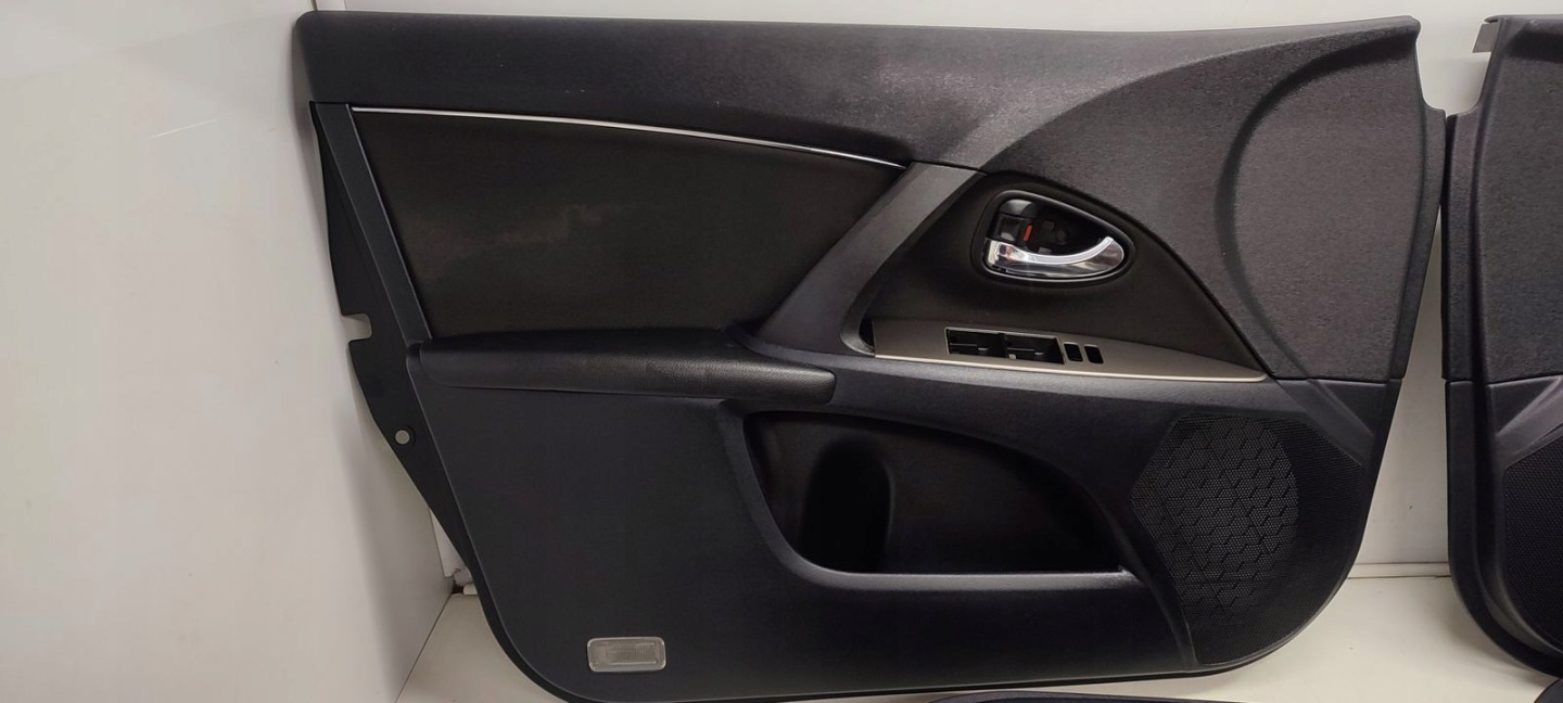 side side komplet Toyota Avensis T27