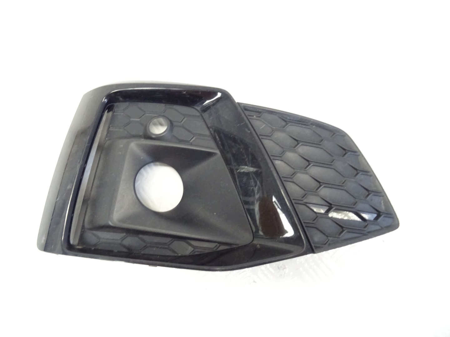 grid of a bumper right front AUDI A5 II S-LINE 8W6807682T