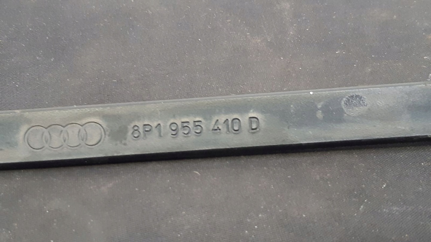 wiper arm right Audi A3 8P 1,6 SR MPI