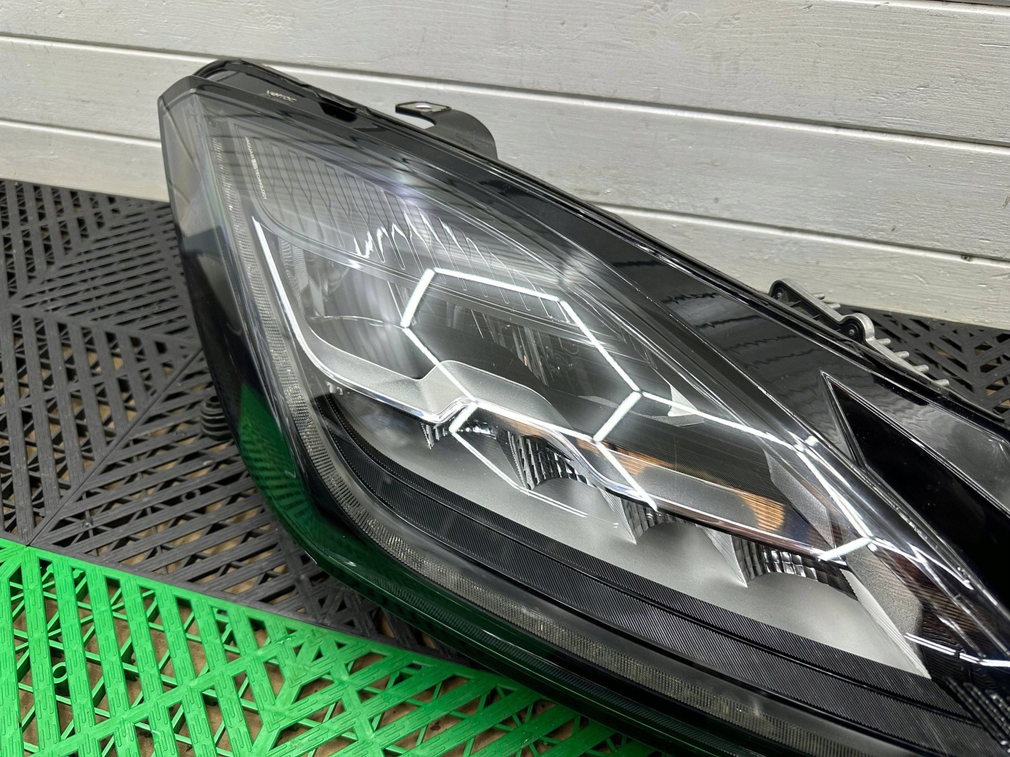 Reflektor Jaguar E-Pace J9C313W030EC J9C313W029EC
