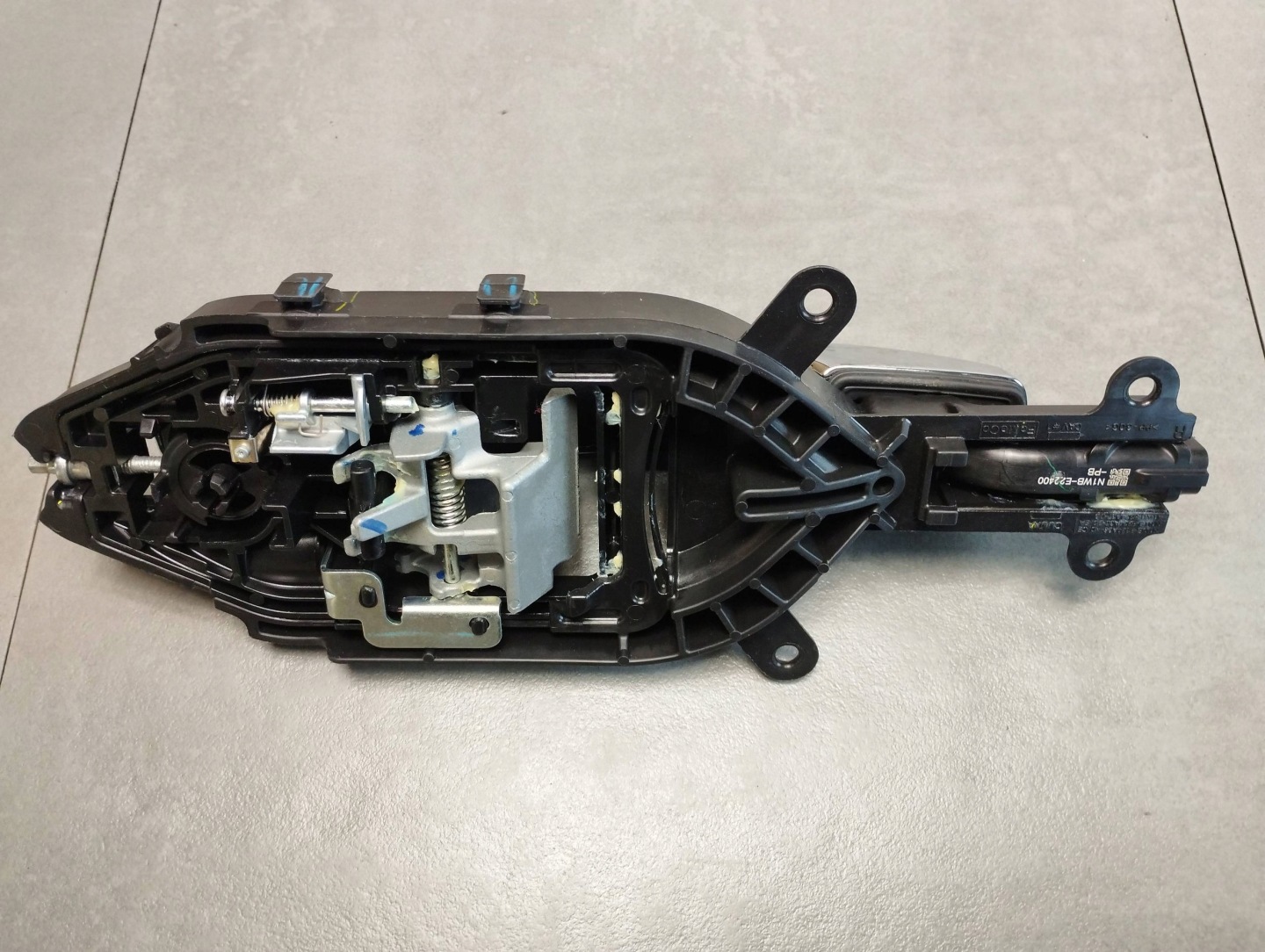 Volkswagen Amarok II 2023 handle left rear part N1WBE224A37DB