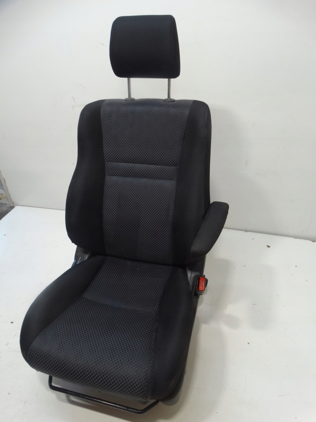 sedačka spolujezdce předek TOYOTA COROLLA VERSO 01-04R.