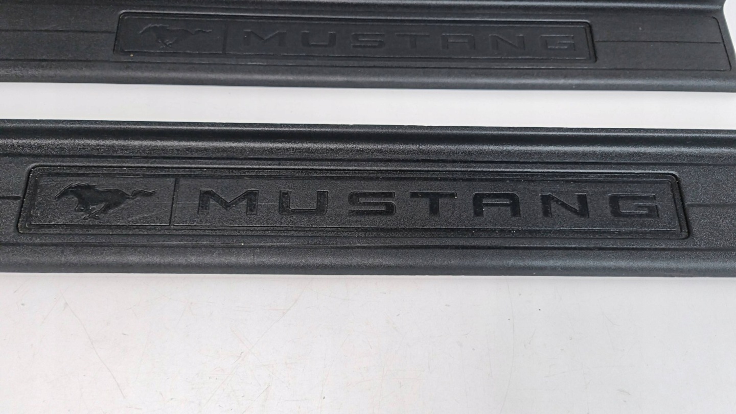 Ford Mustang VI mouldings threshold Komplet FR3B6313222A