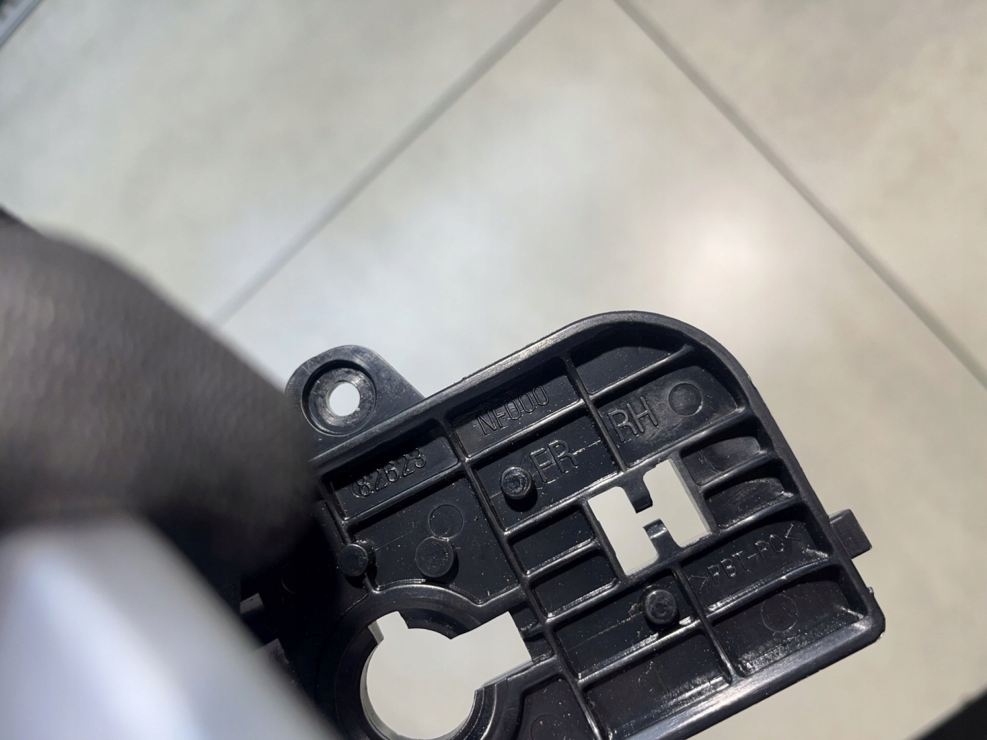 handle inner right front HYUNDAI SONATA IV V6 3.3 82623