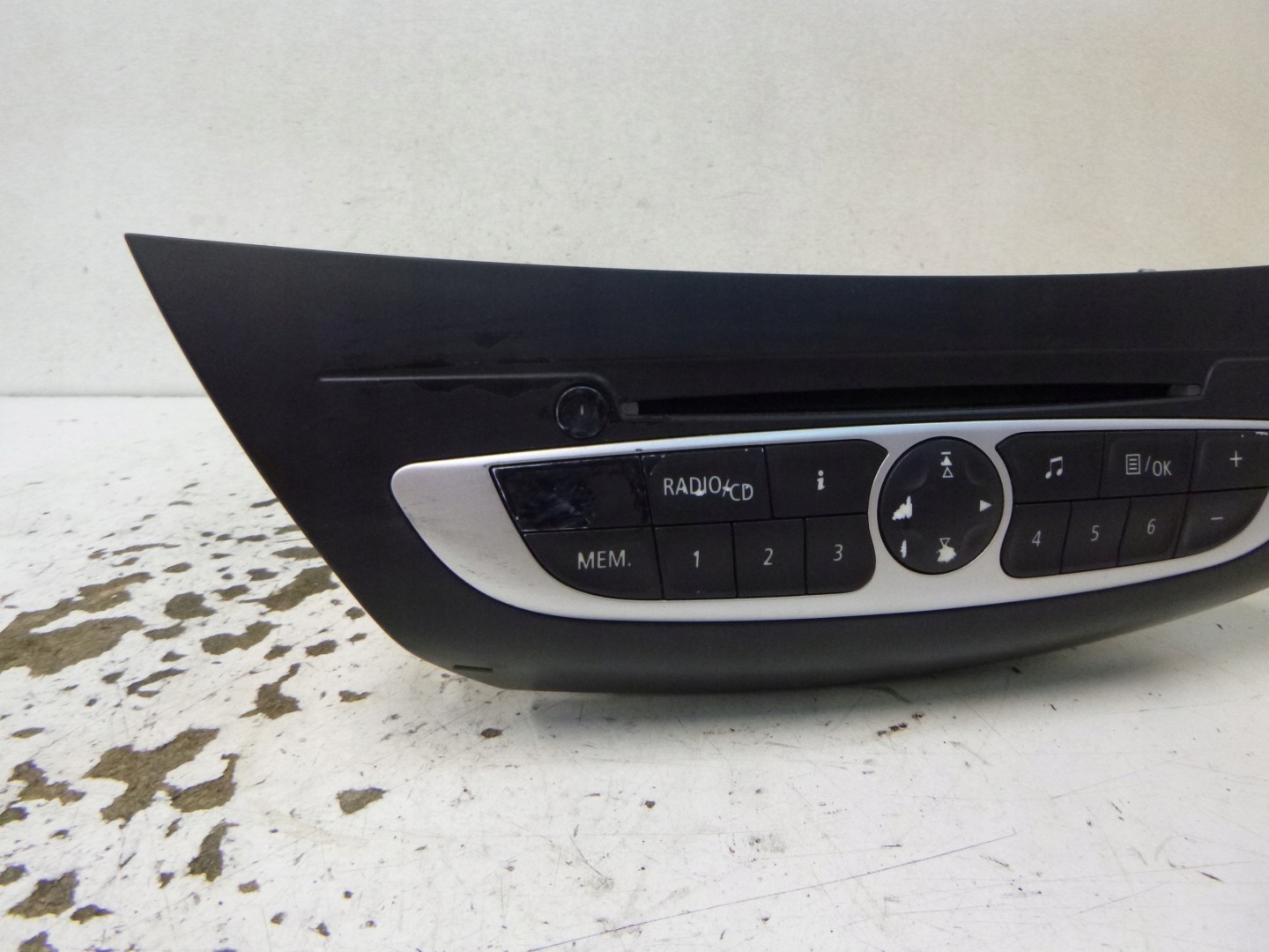 Radio CD RENAULT LAGUNA 3 281155134R RENR1D101-00